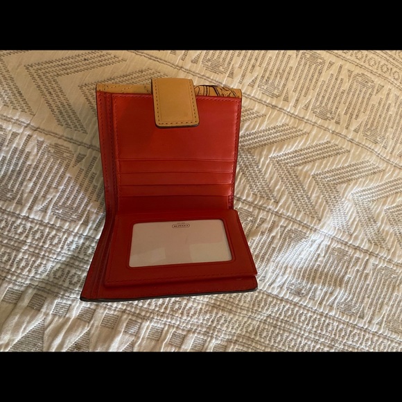 Floral Fantasy - Picture 5 of 11